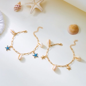 Boho-Fußkettchen-Set in Gold mit natürlichen weißen Muscheln und bunten Seesternen