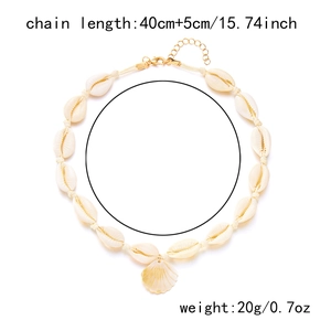 Dettaglio della collana bohémien con conchiglie, misura 40cm+5cm e peso di 20g