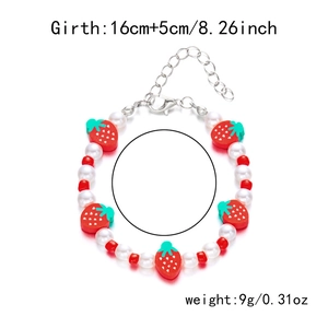 Dettaglio del bracciale con perline a fragola con dimensioni 16cm più 5cm e peso 9g