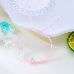 Handgewebtes Erdbeer-Charm-Armband in Rosa mit verstellbarem Kordelzug für Damen