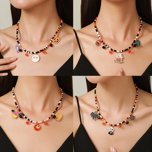 Collana di perline Halloween con ciondoli colorati di fantasmi zucche e pipistrelli