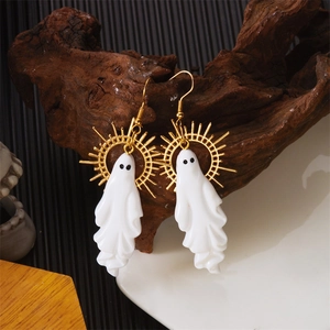 Spook oorbellen met gouden halo op houten tak voor Halloween kostuumaccessoire