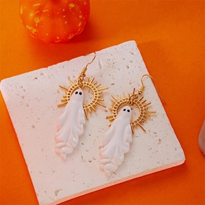 Spook oorbellen met zonne-halo van witte hars en goudkleurige afwerking voor Halloween