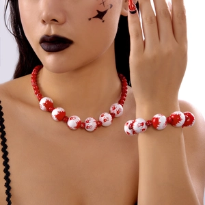 Conjunto de joyas de Halloween con cuentas de huellas de sangre y dijes de murciélago