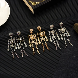 Orecchini pendenti a scheletro gotico di Halloween con cristalli in oro, argento e nero