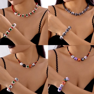 Conjunto de joyas de Halloween con ojos, murciélagos y calabazas en collares de cuentas