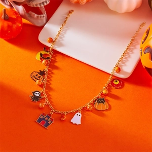 Collier d'Halloween avec pendentifs citrouille, fantôme et chat noir sur chaîne dorée