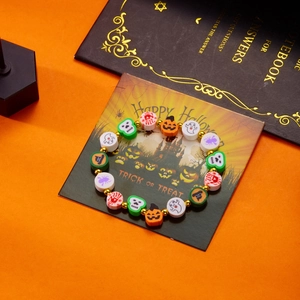 Pulsera de Halloween con cuentas de arcilla hechas a mano con motivos de calabaza, fantasma y calavera