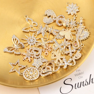 Pendentifs dorés en alliage avec cristaux forme papillon et cœur pour bijoux DIY