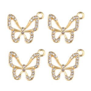 Vue détaillée de quatre pendentifs papillons dorés avec strass blancs pour bijoux DIY