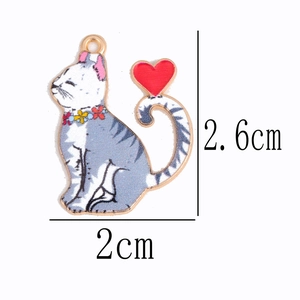 Pendentif chat mignon en émail avec collier floral et cœur rouge pour bijoux DIY