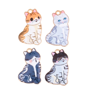 Lot de quatre pendentifs chat mignons en émail pour colliers et bracelets DIY