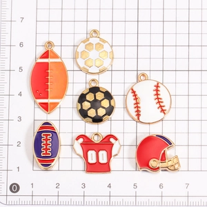 7er-Set Sport-Emaille-Anhänger mit Fußball, Baseball und Football für DIY Schmuckherstellung