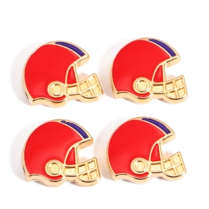 Detail von vier roten American Football Helm-Anhängern für DIY-Schmuck aus Legierung