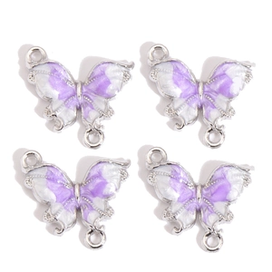 Vue détaillée de quatre pendentifs papillon en émail dégradé avec doubles boucles