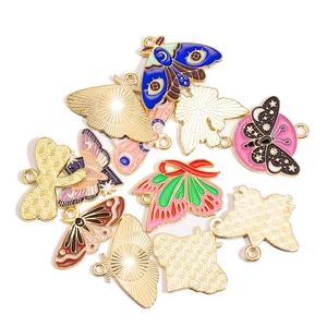 Bunte Emaille-Schmetterling-Anhänger mit Goldbeschichtung für DIY-Schmuck und Basteln