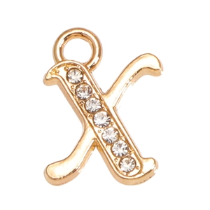 Détail du pendentif lettre X doré avec strass brillants pour la création de bijoux DIY