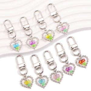 Porte-clés en Métal Forme Cœur Avec Fleur Tulipe Strass Incrusté Émail Pendentif de Sac Mignon Bijoux de Mode Cadeau