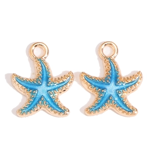 Détail de breloques étoile de mer bleues avec dorure et émail dégradé pour bijoux