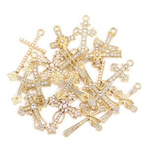Goldene Kreuzanhänger mit Strass und Perlen für DIY-Schmuck und Halsketten