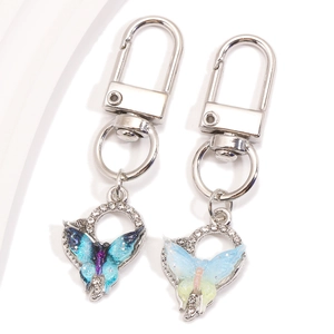 Porte-clés papillon en acrylique avec dégradé et strass sur un cadre argenté