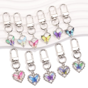 Porte-Clés Papillon en Alliage Strass Cœur Rond Dégradé de Couleur Émail Pendentif de Sac Cadeau pour Femmes Filles