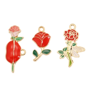 Lot de trois breloques roses en alliage avec émail rouge et bordure dorée pour bijoux