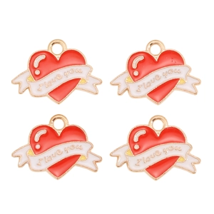 Détail de breloques cœur en émail rouge avec texte I Love You doré pour bijoux DIY
