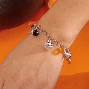 Bracciale di Halloween con ciondoli a forma di zucca e cappello da mago su catena d'argento