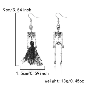 Dettaglio orecchini a scheletro con gonna a rete e misure dimensionali precise