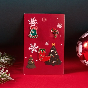 Dreiteiliges Weihnachts-Broschen-Set mit Glocke, Zuckerstange und Stiefel auf Karte