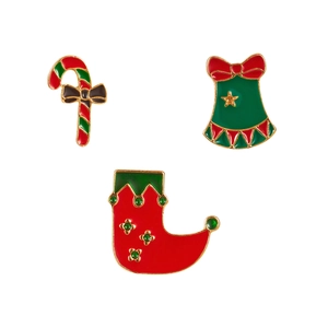 Detailansicht der Weihnachts-Emaille-Pins mit Zuckerstange, Glocke und Socken-Motiven