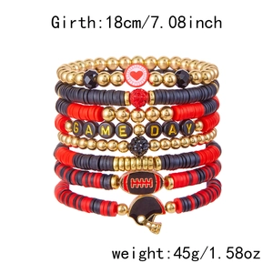 Bracelets Game Day rouges et noirs empilables avec breloques de football et tour de 18cm