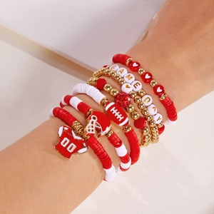 Ensemble de Bracelets en Perles d'Argile Polymère Thème Football Casque en Alliage Maillot Charms Bijoux Extensibles pour Femmes