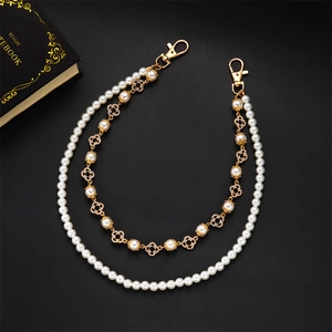 Detail of double-layer chain with white pearls and gold clover pattern lobster clasps