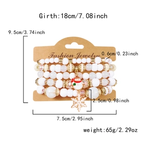 Détail du lot de bracelets de Noël avec breloques bonhomme de neige et flocon