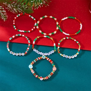 7er Set Weihnachts-Perlenarmbänder mit Anhängern und festlichem MERRY-Schriftzug