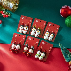 Boucles d'Oreilles Pendantes en Perles de Bois de Noël Père Noël Bonhomme de Neige Plaid Peintes Fête Bijoux Femme
