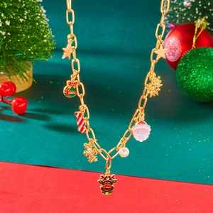 Collana natalizia festiva con ciondoli a forma di pan di zenzero, stelle e Babbo Natale