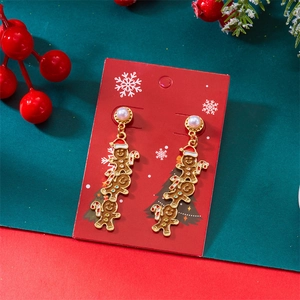 Détail de boucles d'oreilles bonhomme de pain d'épices et sucre d'orge avec perles