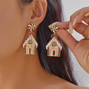 Boucles d'oreilles festives en forme de maison de pain d'épices avec détails de bonbons