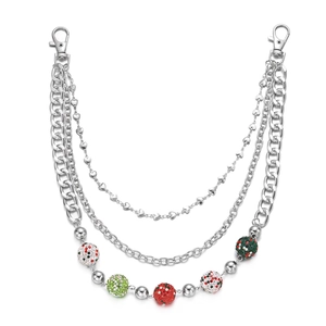 Détail de la chaîne de taille argentée double avec pendentifs coeurs en cristal coloré