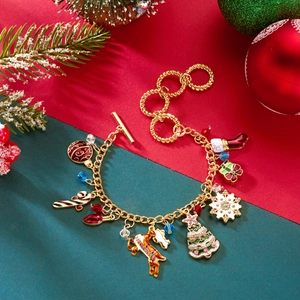 Weihnachtsarmband in Gold-Finish mit Schneeflocken-, Hirsch- und Baum-Anhängern