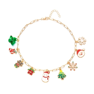 Kerst bedelketting met gouden paperclip ketting en negen kleurrijke feestelijke bedels