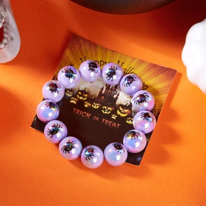 Bracciale di perline di Halloween lavanda cangiante con motivi di ragno su sfondo arancione