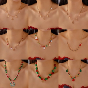 Collier en Émail Thème de Noël pour Femmes Alliage de Zinc Électroplaqué Père Noël Renne Flocon de Neige Clochette Bijoux