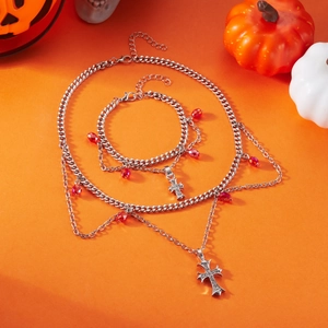 Parure bijoux gothiques Halloween avec croix argentées et gouttes de cristal rouge