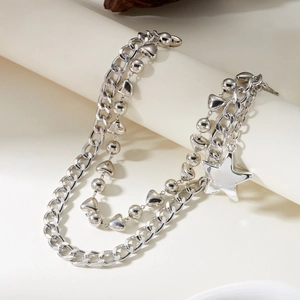 Chaîne cubaine argentée multicouche et collier de perles avec un pendentif étoile
