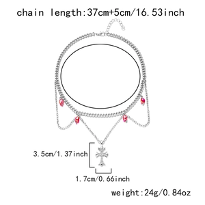 Spécifications de taille pour un collier multicouche à croix et cristaux rouges