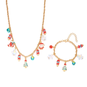 Detailset aus Weihnachtshalskette und Armband mit Weihnachtsmann- und Baum-Anhängern